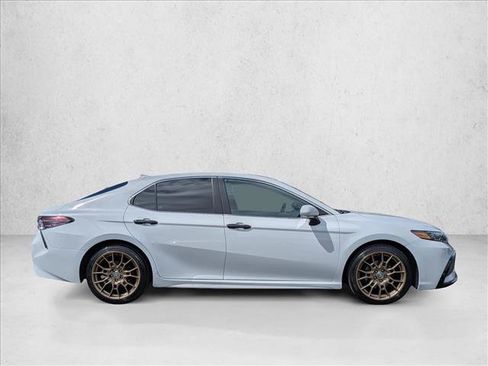 Used 2023 Toyota Camry SE FWD image 4