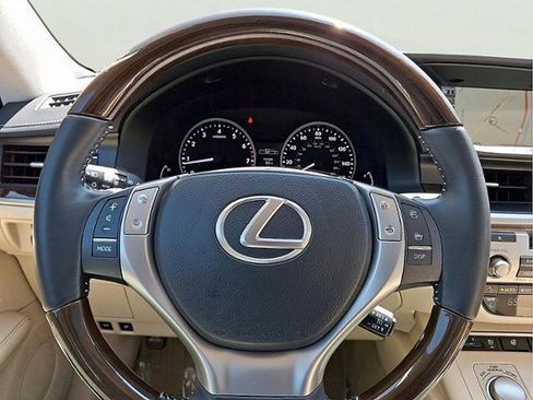 Used 2014 Lexus ES 350 w/ Luxury Package FWD image 18