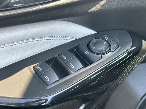 Used 2025 Chevrolet Trax LT image 15