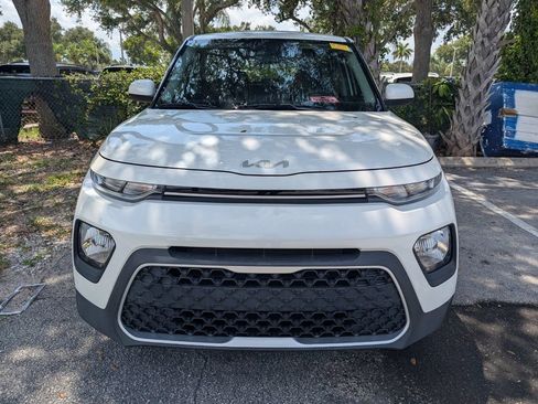 Used 2022 Kia Soul LX FWD image 2