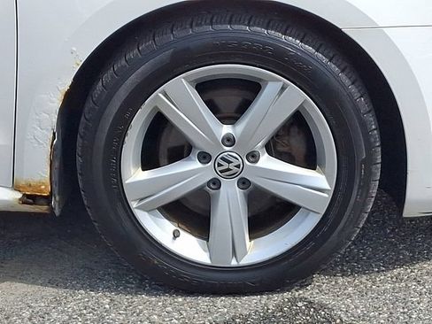 Used 2013 Volkswagen Passat 2.5 SE FWD image 25