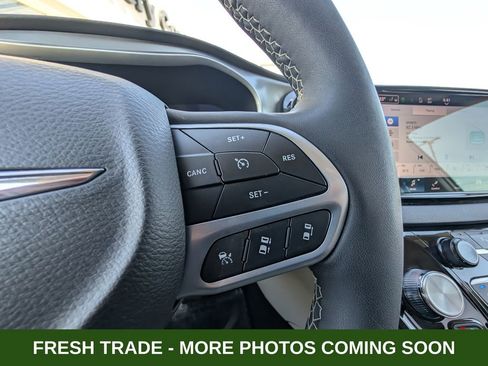 Used 2024 Chrysler Pacifica Touring-L image 21