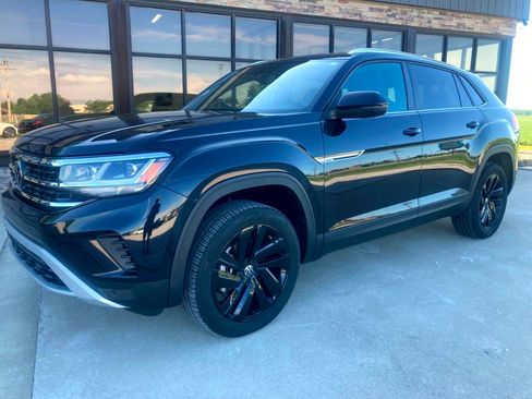 Used 2023 Volkswagen Atlas Cross Sport SE w/ Black Wheel Package AWD/4WD image 4