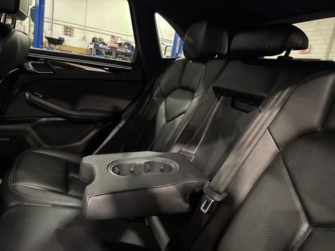 Used 2018 Porsche Macan image 45