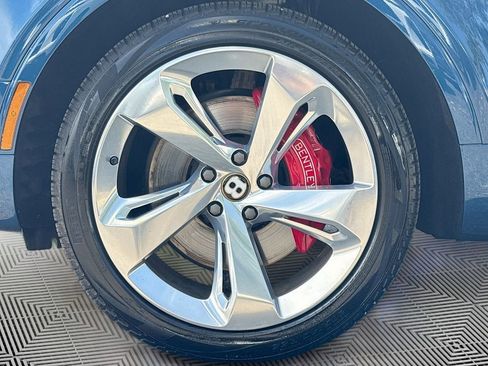 Used 2019 Bentley Bentayga AWD/4WD image 34