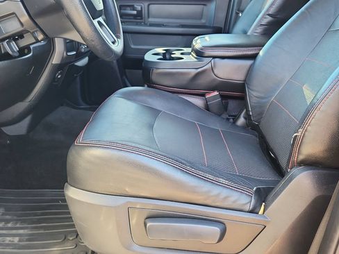 Used 2016 RAM 2500 Tradesman w/ Chrome Appearance Group AWD/4WD image 9