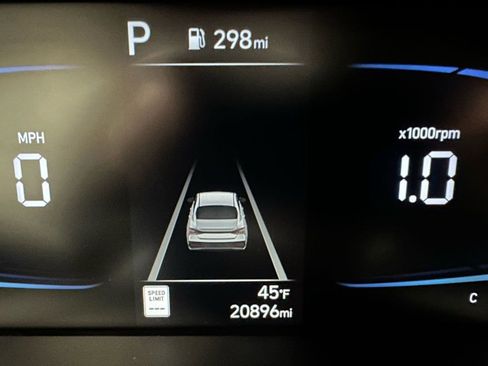 Used 2025 Hyundai Elantra Sport image 24