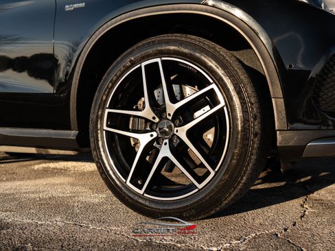 Used 2018 Mercedes-Benz GLE 43 AMG 4MATIC w/ Parking Assist Package image 10