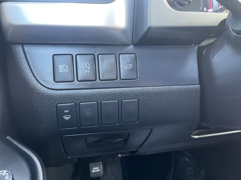 Used 2019 Toyota Highlander XLE image 24