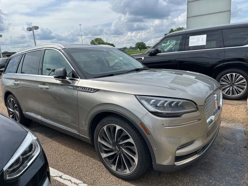 Used 2023 Lincoln Aviator Reserve w/ Equipment Group 201A RWD image 4