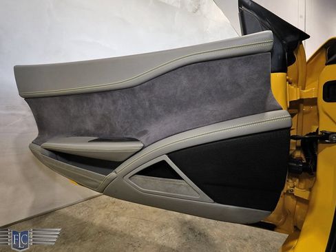 Used 2015 Ferrari 458 Spider RWD image 18