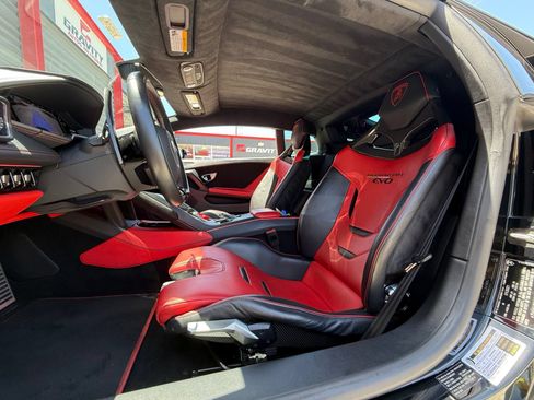 Used 2021 Lamborghini Huracan EVO RWD image 24