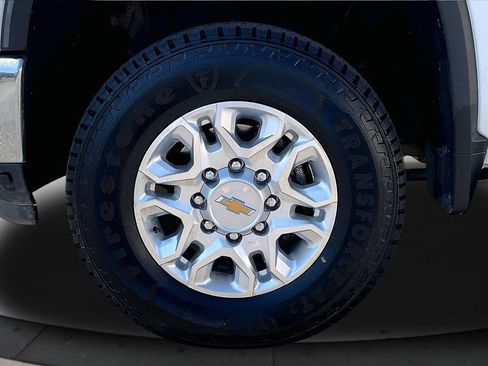 Used 2024 Chevrolet Silverado 2500 LT AWD/4WD image 33