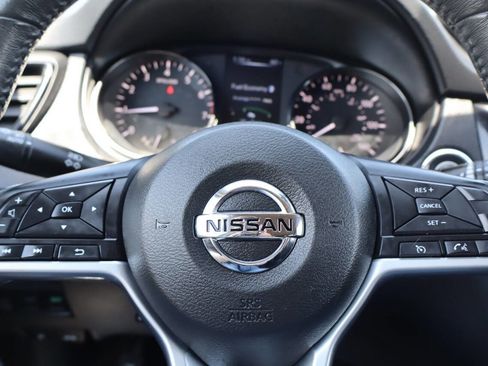 Used 2017 Nissan Rogue SV AWD/4WD image 15