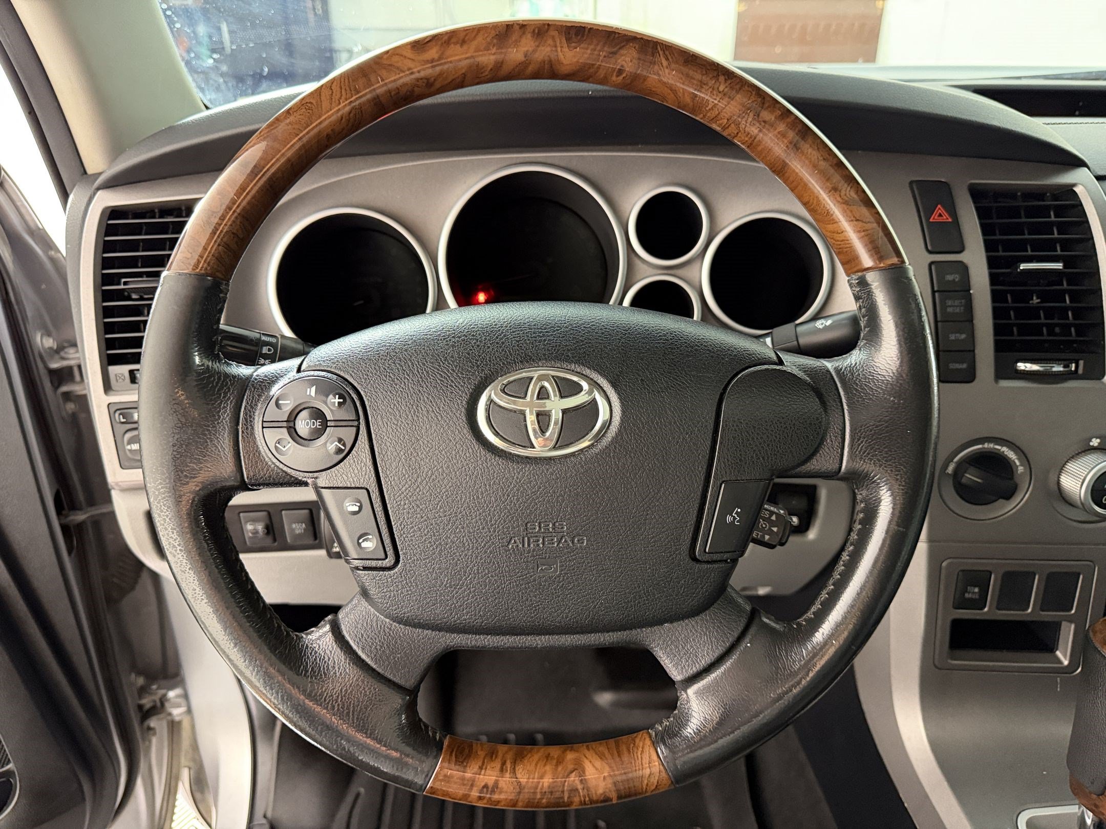 Used 2012 Toyota Tundra Limited w/ Platinum Pkg AWD/4WD image 11