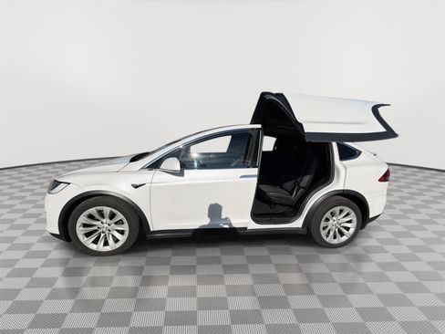 Used 2019 Tesla Model X Long Range image 7