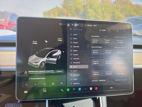 Used 2018 Tesla Model 3 Long Range image 4