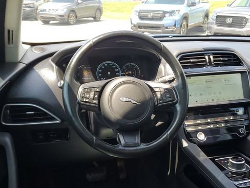 Used 2017 Jaguar F-PACE Prestige AWD/4WD image 11