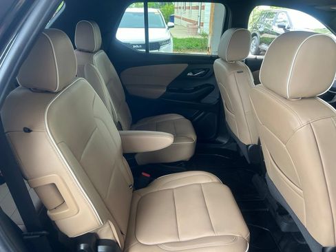 Used 2023 Chevrolet Traverse Premier w/ LPO, Floor Liner Package AWD/4WD image 15