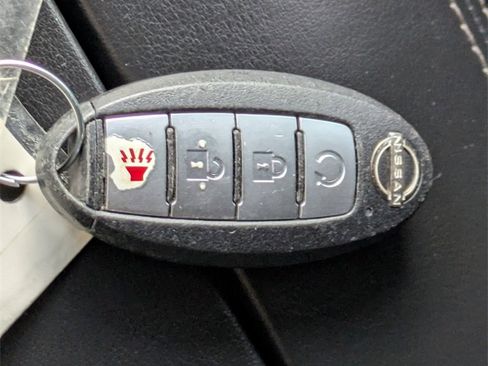 Used 2022 Nissan Rogue SV image 29