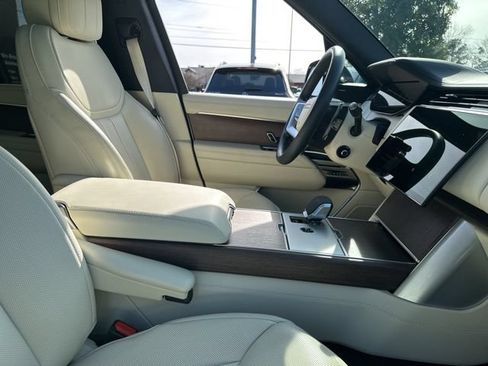 Used 2025 Land Rover Range Rover SE AWD/4WD image 36