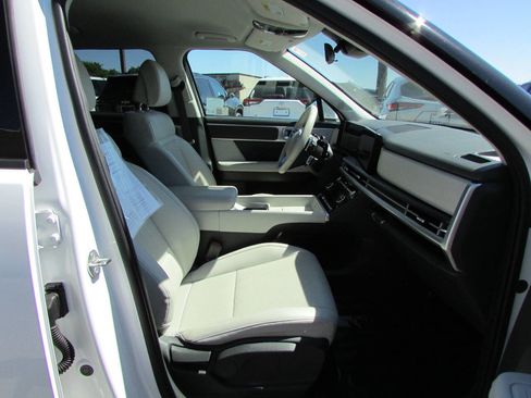 Used 2025 Hyundai Santa Fe SEL AWD/4WD image 17
