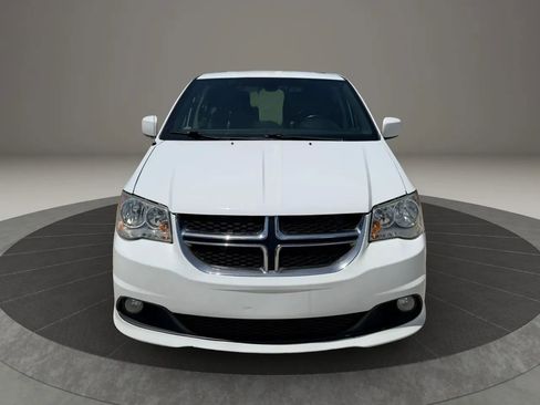 Used 2020 Dodge Grand Caravan SXT FWD image 2