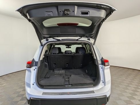 Used 2024 Nissan Rogue SV w/ SV Premium Package image 13