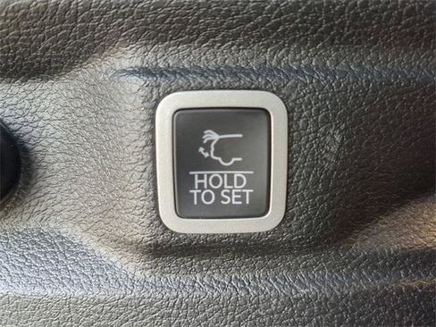 Certified 2024 Jeep Grand Cherokee L Laredo image 15