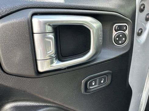 Used 2023 Jeep Gladiator Rubicon w/ LED Lighting Group AWD/4WD image 23