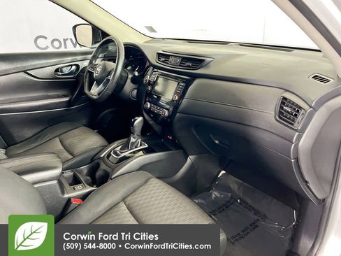 Used 2018 Nissan Rogue SV image 28