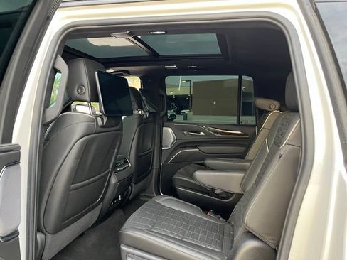 Used 2024 Cadillac Escalade ESV Sport Platinum w/ LPO, ONYX Package AWD/4WD image 13