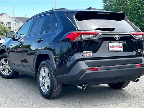 Used 2025 Toyota RAV4 XLE image 11