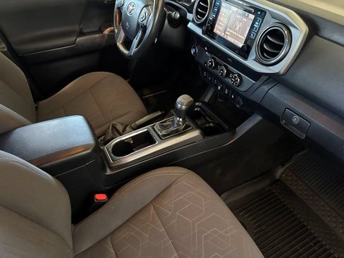 Used 2019 Toyota Tacoma TRD Sport w/ Technology Package RWD image 14