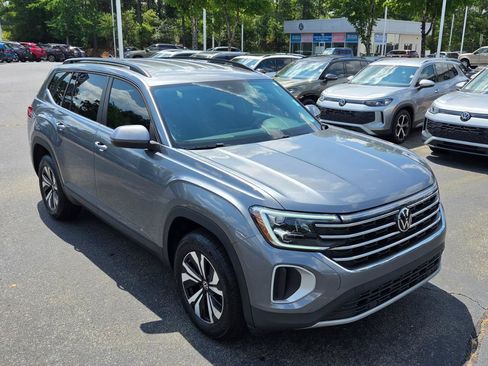 Used 2024 Volkswagen Atlas SE FWD image 7