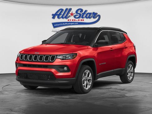Used 2025 Jeep Compass Limited AWD/4WD image 2