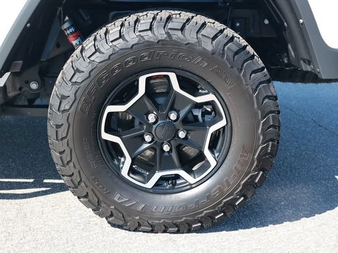 Used 2021 Jeep Gladiator Rubicon AWD/4WD image 13