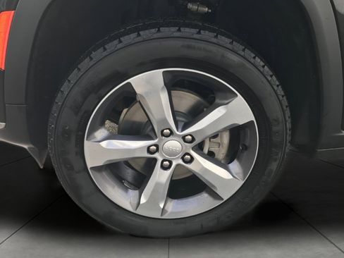 Used 2021 Jeep Grand Cherokee L Limited w/ Luxury Tech Group II image 3