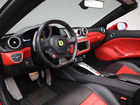 Certified 2017 Ferrari California T RWD image 13