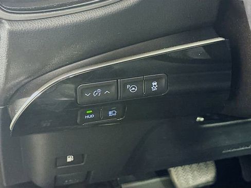 Used 2019 Toyota Prius XLE image 13