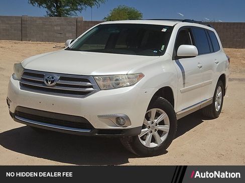 Used 2013 Toyota Highlander Plus FWD image 1