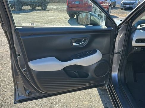 Used 2023 Honda HR-V LX image 8