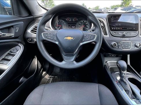 Used 2024 Chevrolet Malibu LT FWD image 10
