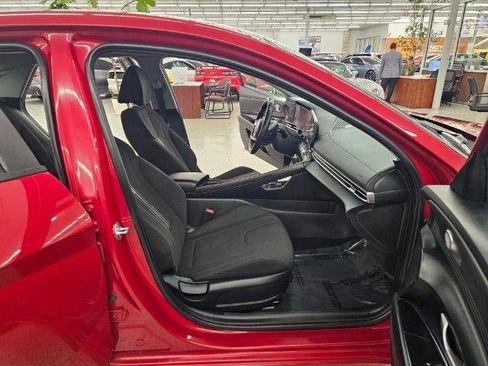 Used 2023 Hyundai Elantra SEL w/ Convenience Package FWD image 32