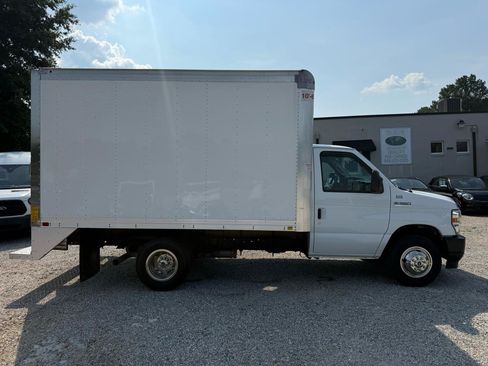 Used 2024 Ford E-350 and Econoline 350 Super Duty w/ Power Windows & Locks Group RWD image 4