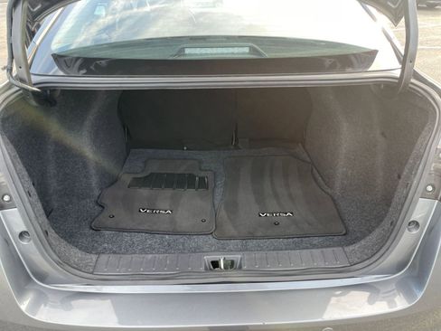Used 2025 Nissan Versa SV FWD image 31