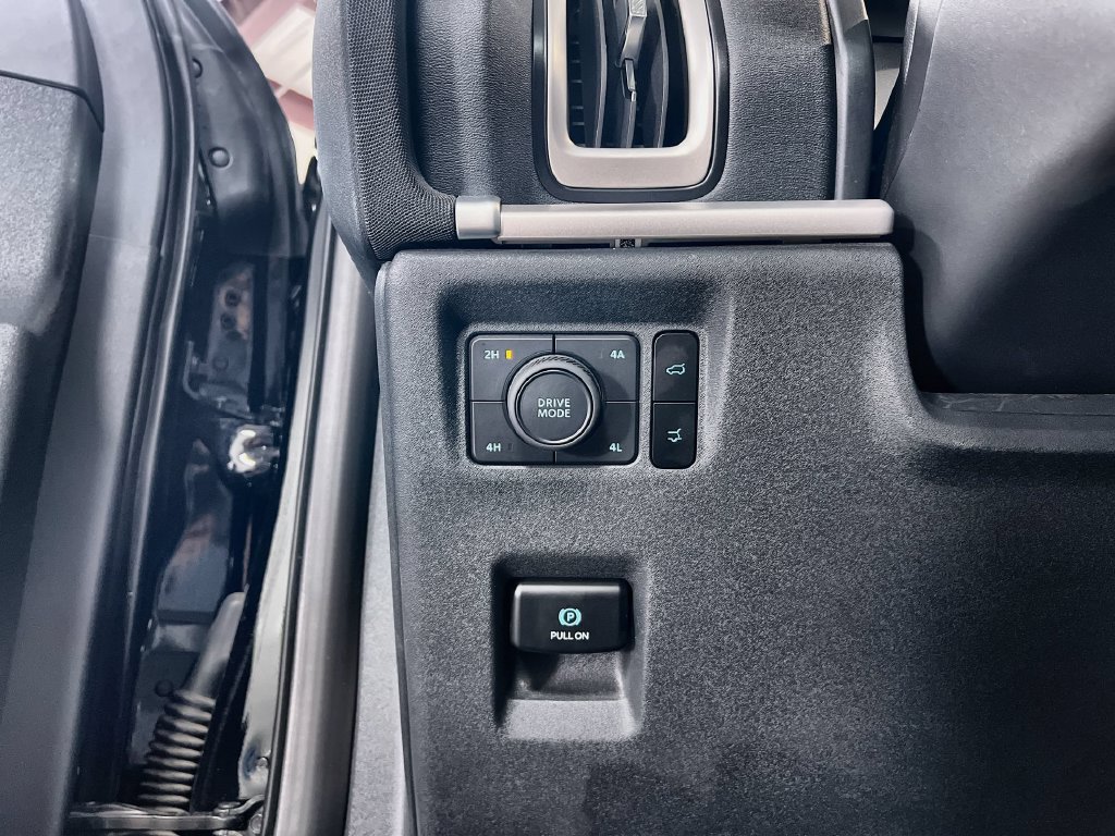 Used 2025 Ford Expedition Active AWD/4WD image 14