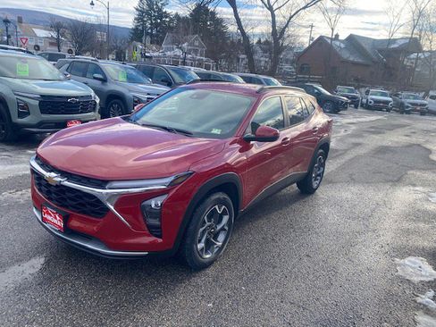 New 2026 Chevrolet Trax LT w/ LT Convenience Package FWD image 3