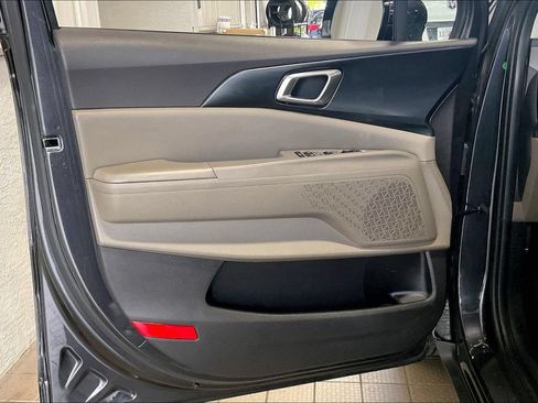Used 2026 Kia Carnival FWD image 2