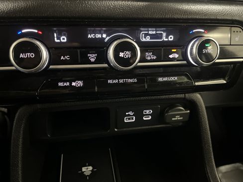 Used 2025 Honda Pilot Touring image 31